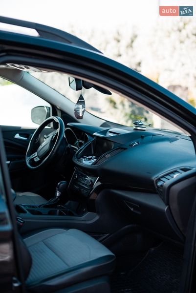 Позашляховик / Кросовер Ford Escape 2016 в Золочеві