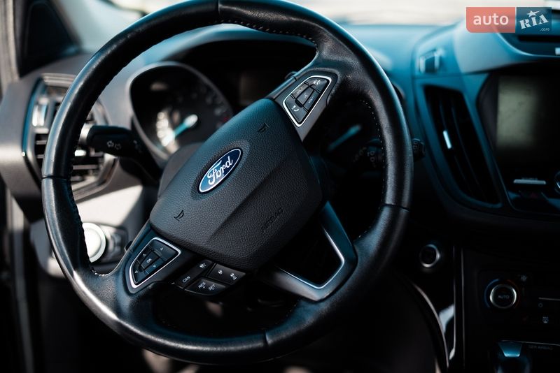 Позашляховик / Кросовер Ford Escape 2016 в Золочеві
