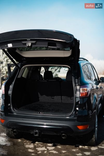 Позашляховик / Кросовер Ford Escape 2016 в Золочеві