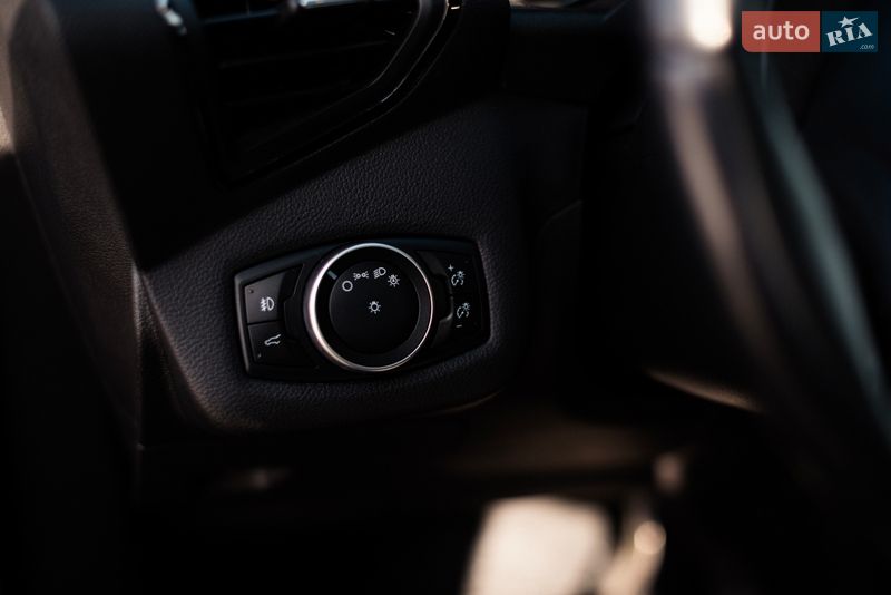 Позашляховик / Кросовер Ford Escape 2016 в Золочеві