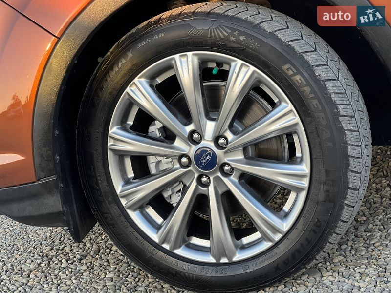 Позашляховик / Кросовер Ford Escape 2017 в Стрию