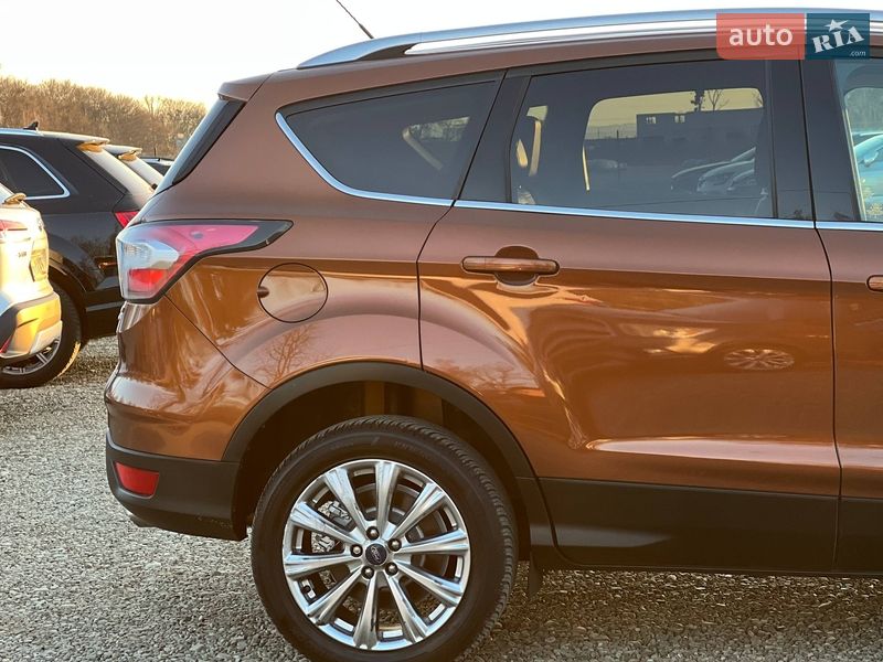 Позашляховик / Кросовер Ford Escape 2017 в Стрию
