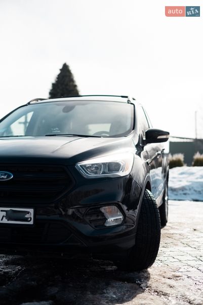 Позашляховик / Кросовер Ford Escape 2016 в Золочеві