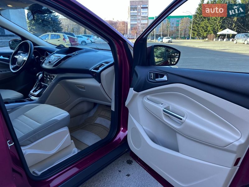 Позашляховик / Кросовер Ford Escape 2015 в Рівному