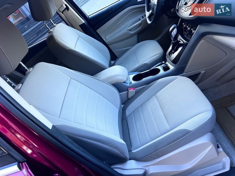 Позашляховик / Кросовер Ford Escape 2015 в Рівному