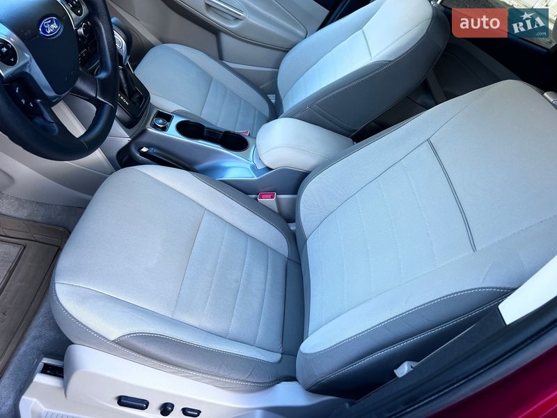 Позашляховик / Кросовер Ford Escape 2015 в Рівному