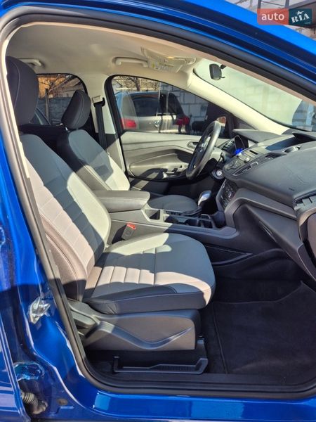 Внедорожник / Кроссовер Ford Escape 2017 в Сумах