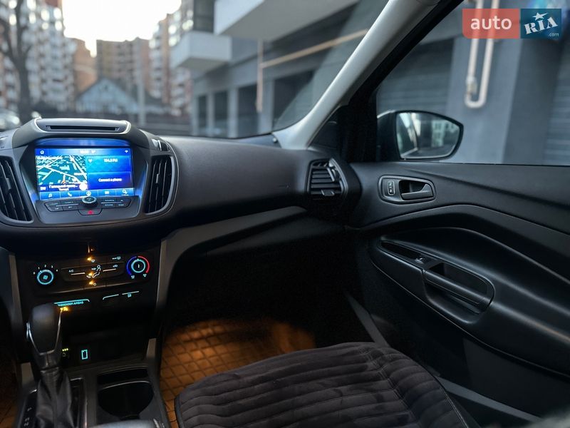 Внедорожник / Кроссовер Ford Escape 2019 в Тернополе