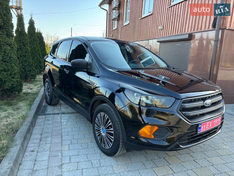 Внедорожник / Кроссовер Ford Escape 2017 в Ивано-Франковске