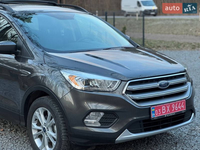 Позашляховик / Кросовер Ford Escape 2017 в Радивиліві