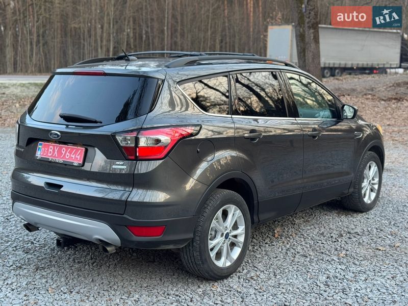 Позашляховик / Кросовер Ford Escape 2017 в Радивиліві