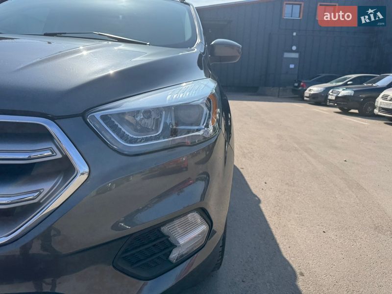 Позашляховик / Кросовер Ford Escape 2017 в Ірпені