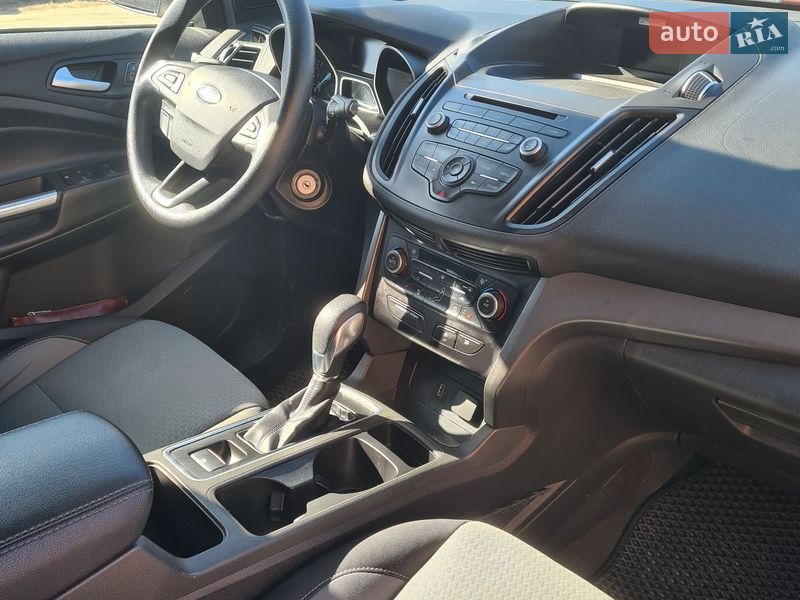 Внедорожник / Кроссовер Ford Escape 2017 в Сквире