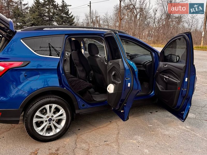 Внедорожник / Кроссовер Ford Escape 2017 в Кривом Роге