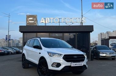 Внедорожник / Кроссовер Ford Escape 2018 в Киеве