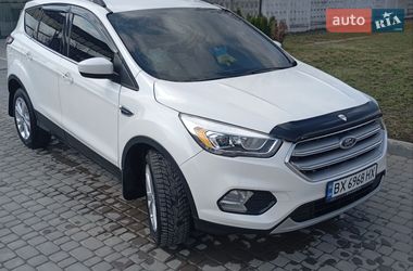 Внедорожник / Кроссовер Ford Escape 2017 в Каменец-Подольском