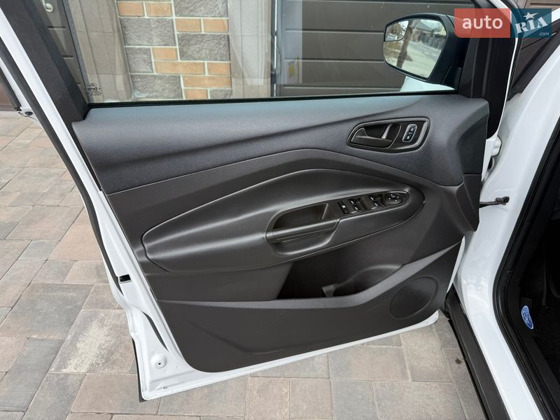 Внедорожник / Кроссовер Ford Escape 2017 в Киеве фото 16 Внедорожник / Кроссовер Ford Escape 2017 в Киеве