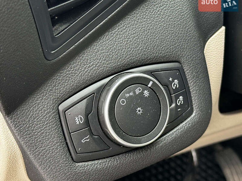 Внедорожник / Кроссовер Ford Escape 2017 в Львове