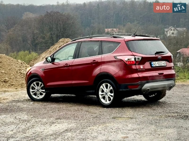 Внедорожник / Кроссовер Ford Escape 2018 в Львове