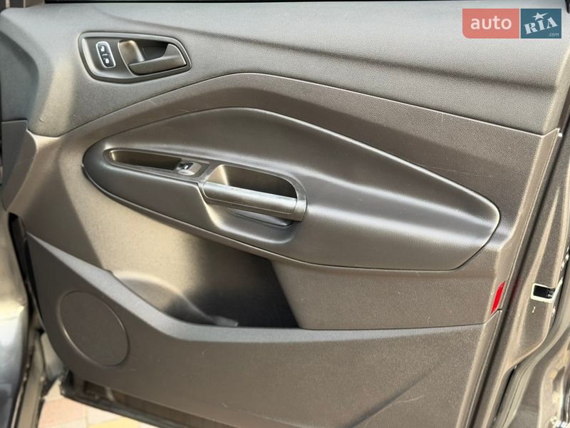 Внедорожник / Кроссовер Ford Escape 2017 в Днепре