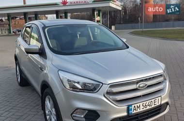 Внедорожник / Кроссовер Ford Escape 2017 в Житомире