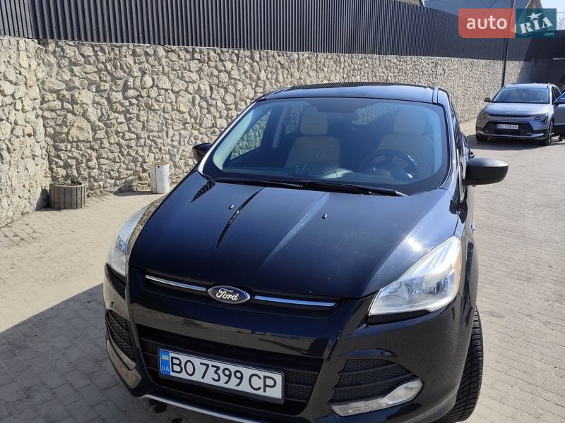 Внедорожник / Кроссовер Ford Escape 2015 в Великой Березовице