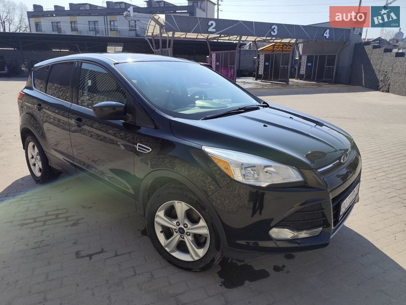 Внедорожник / Кроссовер Ford Escape 2015 в Великой Березовице