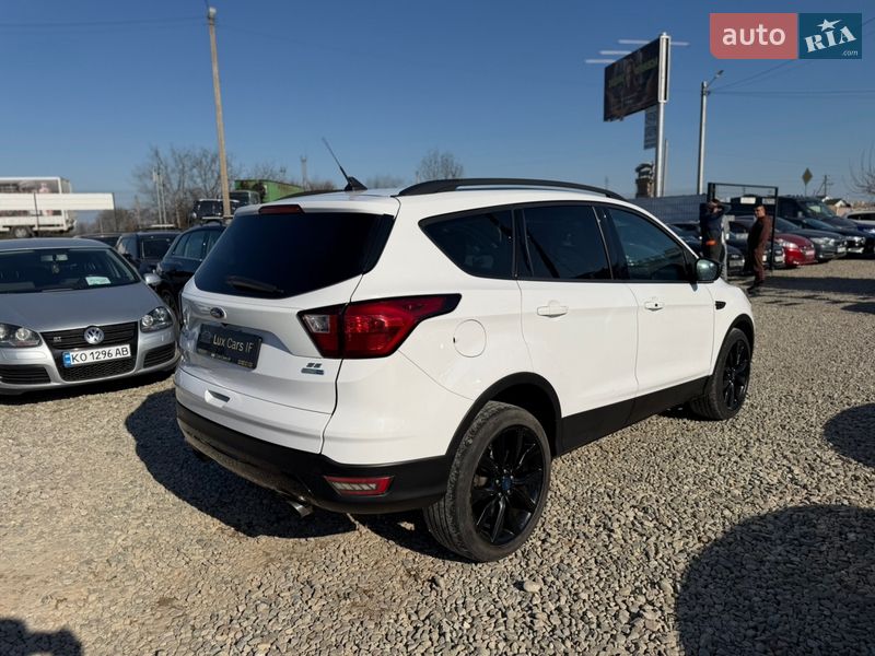 Позашляховик / Кросовер Ford Escape 2019 в Івано-Франківську