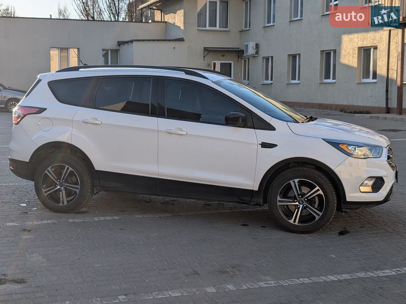 Внедорожник / Кроссовер Ford Escape 2018 в Днепре