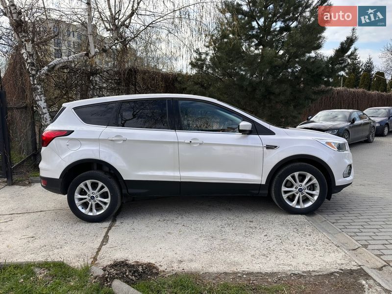 Внедорожник / Кроссовер Ford Escape 2019 в Черновцах