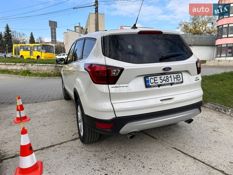 Внедорожник / Кроссовер Ford Escape 2019 в Черновцах