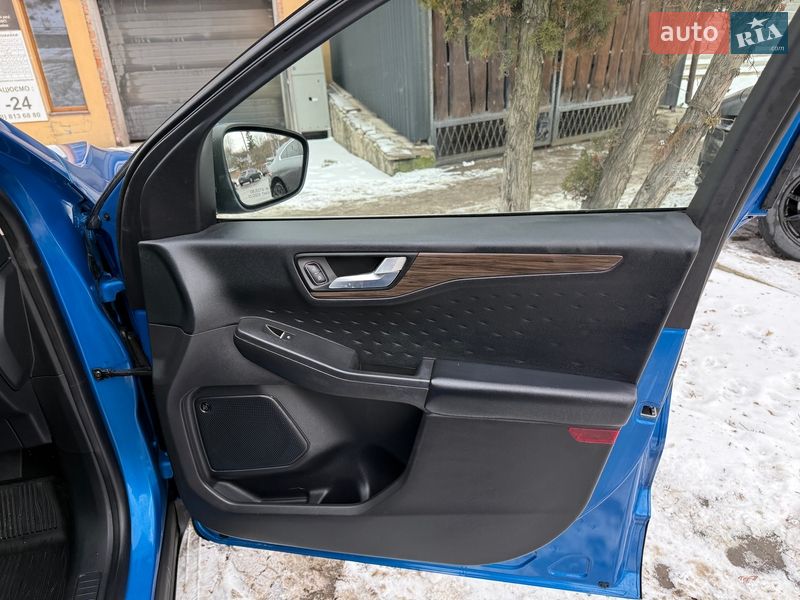 Позашляховик / Кросовер Ford Escape 2020 в Рівному