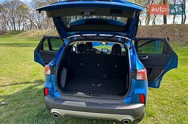 Внедорожник / Кроссовер Ford Escape 2020 в Саврани