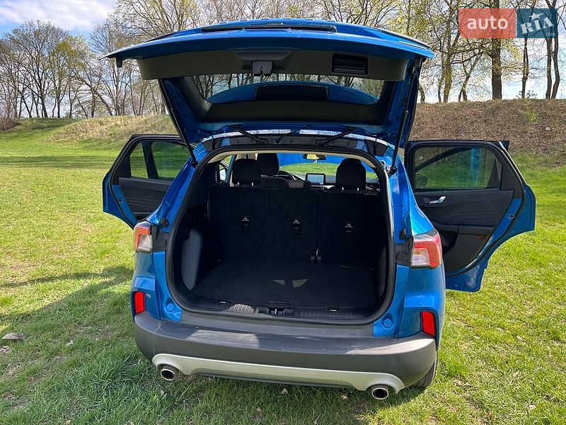 Внедорожник / Кроссовер Ford Escape 2020 в Саврани