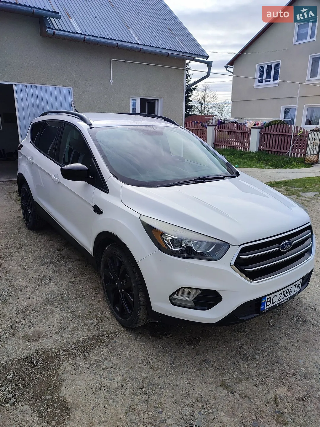 Ford Escape 2019 VIN 1FMCU0GD8KUB74948 фото оголошення 4 з 42