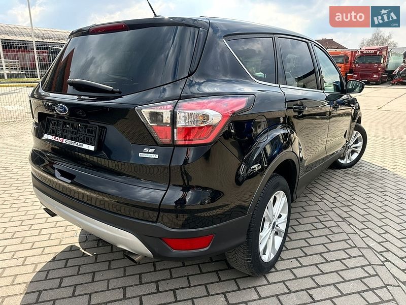 Внедорожник / Кроссовер Ford Escape 2017 в Львове