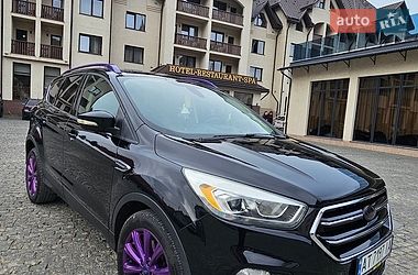 Внедорожник / Кроссовер Ford Escape 2017 в Яремче