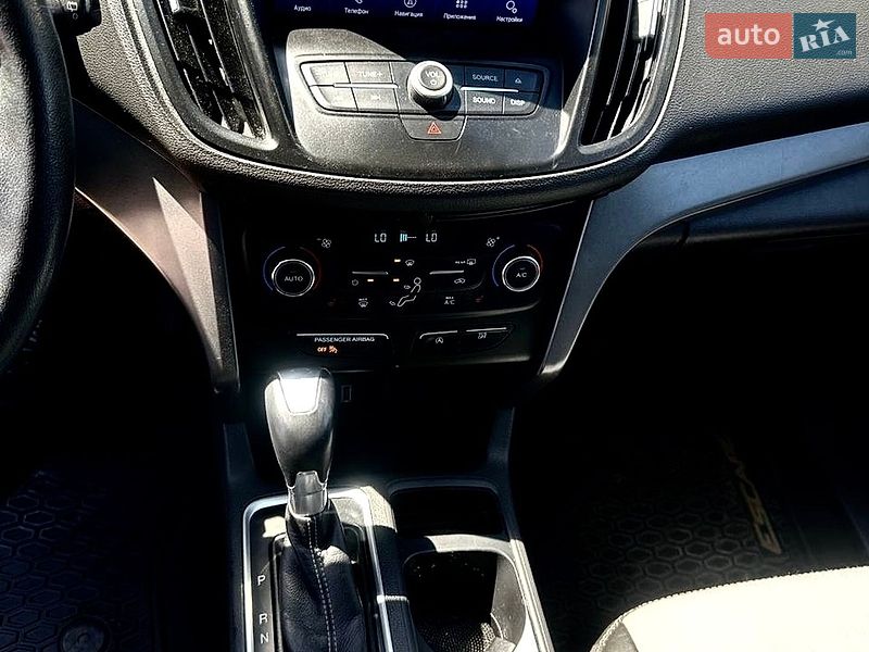 Внедорожник / Кроссовер Ford Escape 2017 в Львове