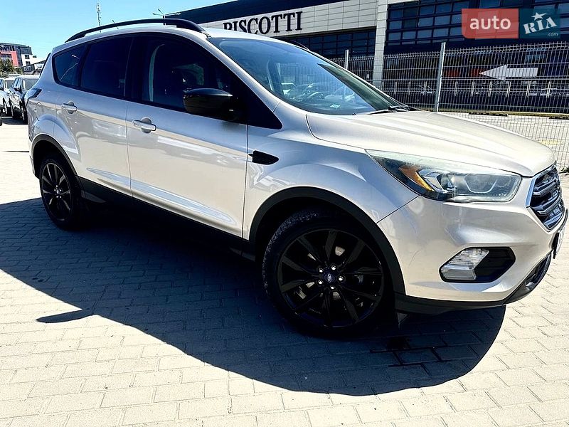 Внедорожник / Кроссовер Ford Escape 2017 в Львове