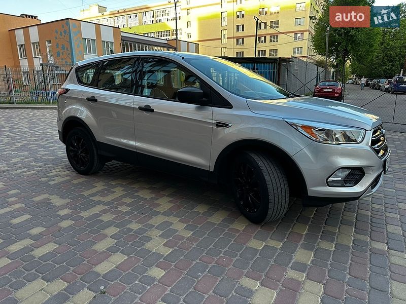 Позашляховик / Кросовер Ford Escape 2017 в Вінниці