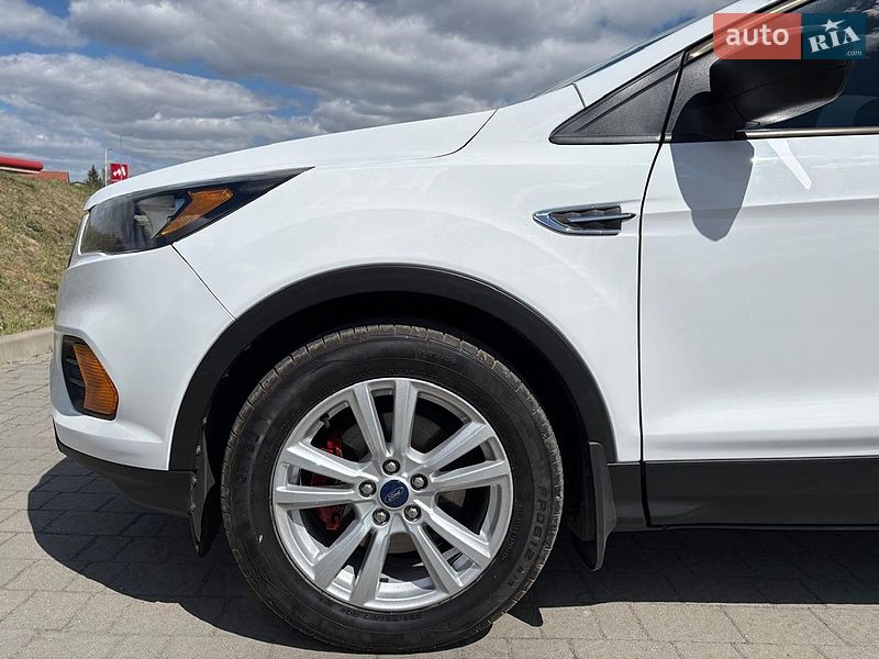 Внедорожник / Кроссовер Ford Escape 2019 в Стрые