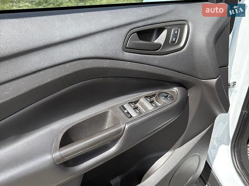 Внедорожник / Кроссовер Ford Escape 2019 в Стрые