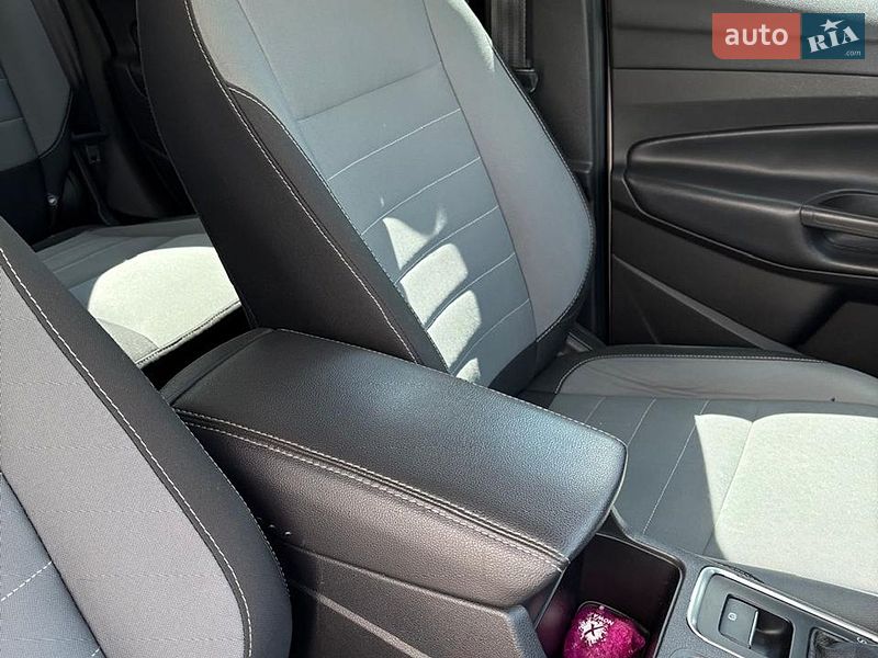 Внедорожник / Кроссовер Ford Escape 2019 в Стрые