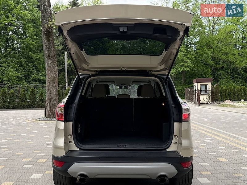 Позашляховик / Кросовер Ford Escape 2016 в Трускавці