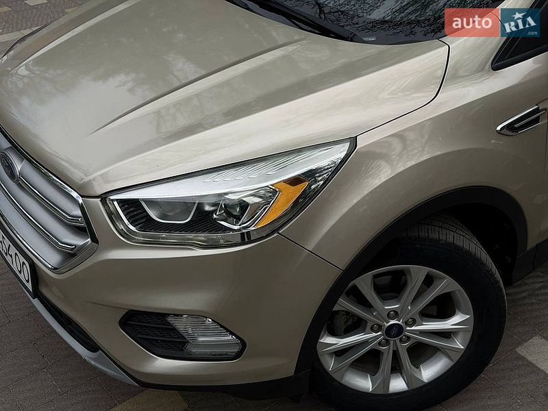 Позашляховик / Кросовер Ford Escape 2016 в Трускавці