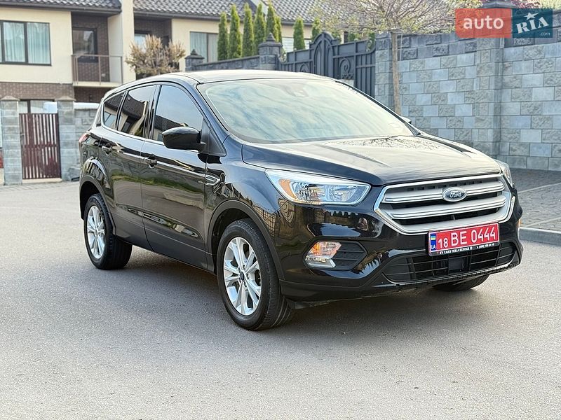 Внедорожник / Кроссовер Ford Escape 2019 в Ровно