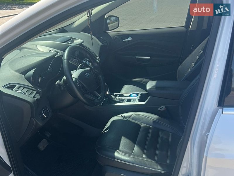 Внедорожник / Кроссовер Ford Escape 2017 в Светловодске