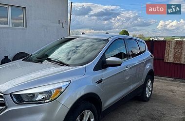 Позашляховик / Кросовер Ford Escape 2017 в Чернівцях