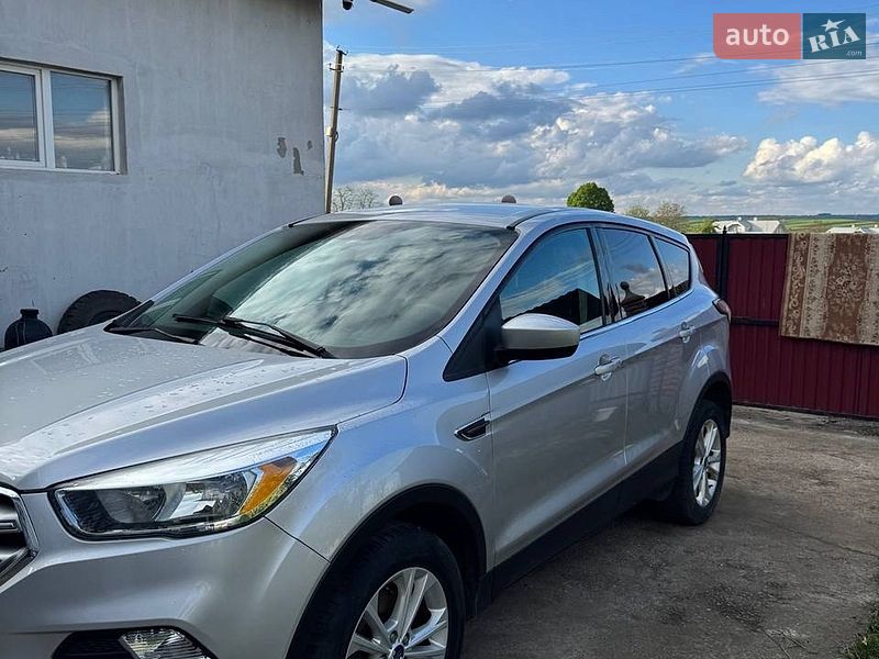 Позашляховик / Кросовер Ford Escape 2017 в Чернівцях