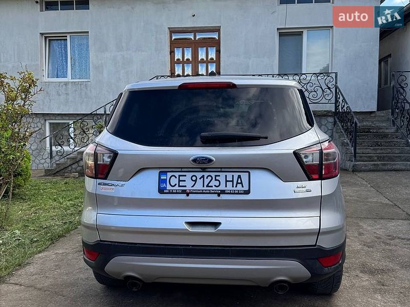 Позашляховик / Кросовер Ford Escape 2017 в Чернівцях